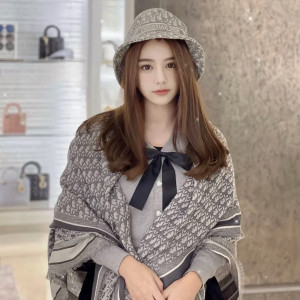 모노그램 회색 상의