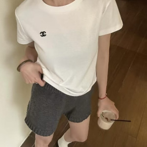 CHANEL 로고 자수 반팔 티셔츠