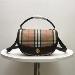 Burberry 하이랜즈 사선 크로스백